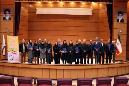 بالاترین های پژوهشگاه شیمی و مهندسی شیمی ایران مورد تجلیل قرار گرفتند