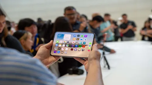 نگرانی کاربران چپ دست درباره ی آیفون تاشوی iPhone Duo